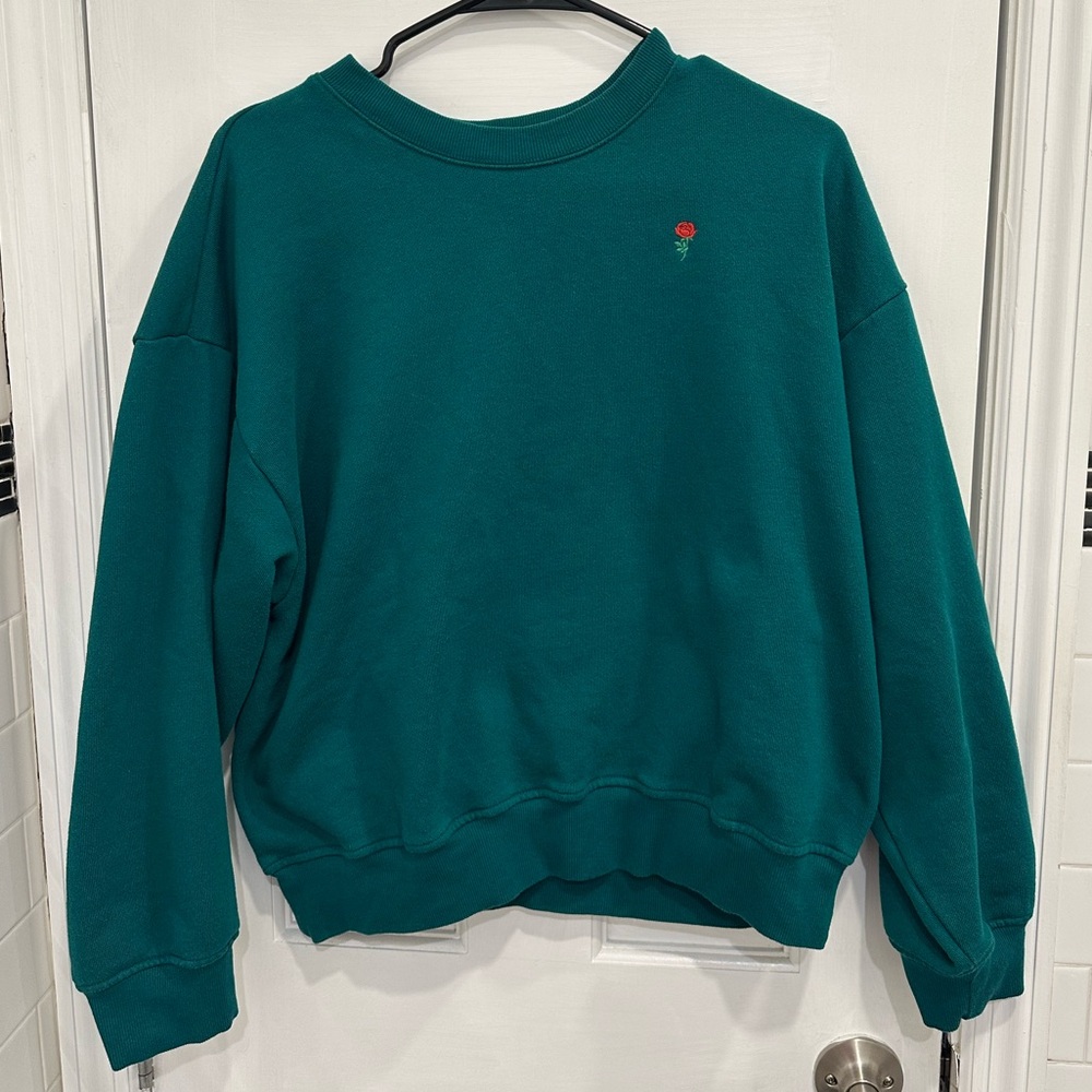 Victoria’s Secret Green Crew Neck Sweatshirt w/ red rose embroidery - Size Large